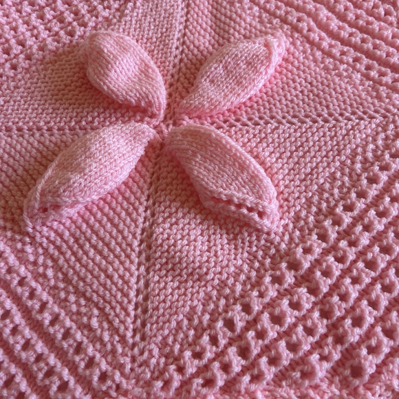 Vintage Handmade Pink Knit Quilt with Floral Design - Picture 3 of 5